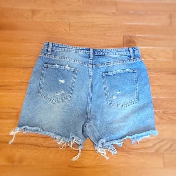 Shorts - Picture 3 of 3